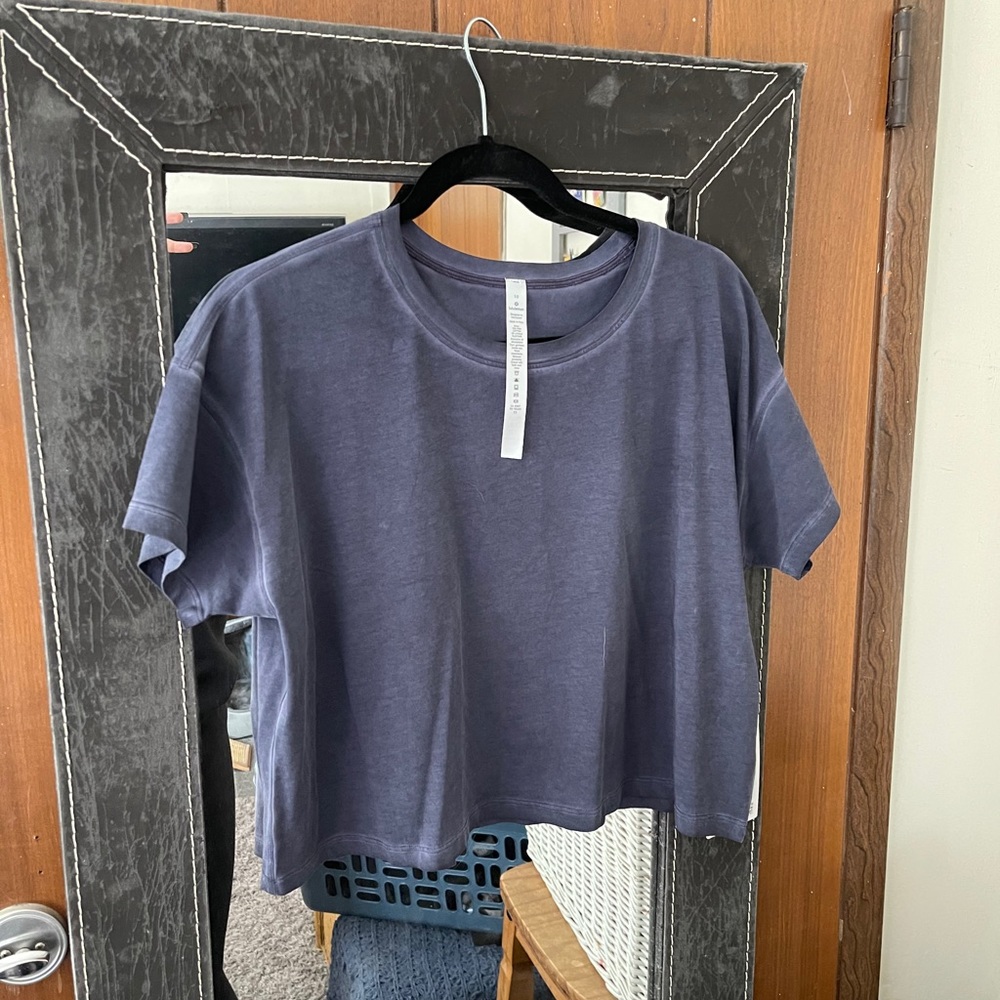 Lululemon cropped tee